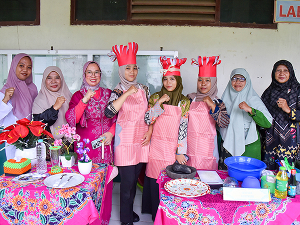 Lomba Memasak Nasi Goreng Meriahkan Hari Kartini di SMKN 1 Tulang Bawang Tengah